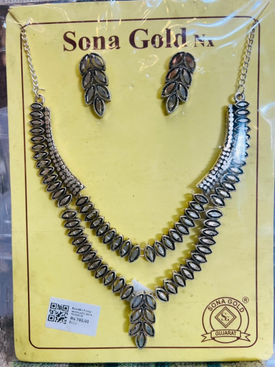 NECKLACE SAFRAZ 132 View 2