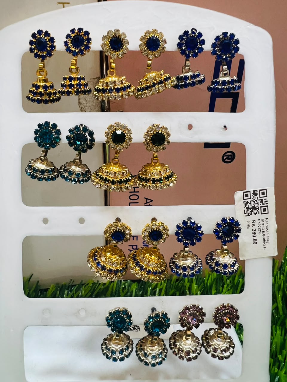 STONG EARRING 166 View 3