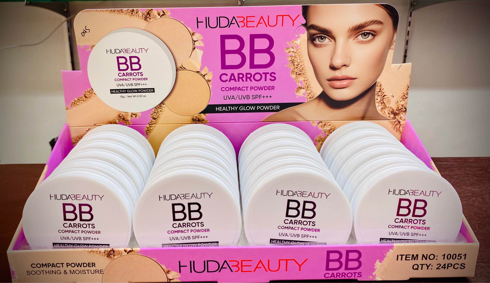 HUDA BEAUTY BB CARROTS COMPACT POWDER View 3