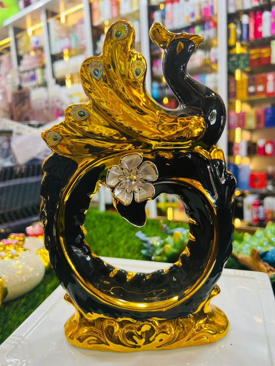GOLDEN VASE MARBLE - Rasmika Fancy