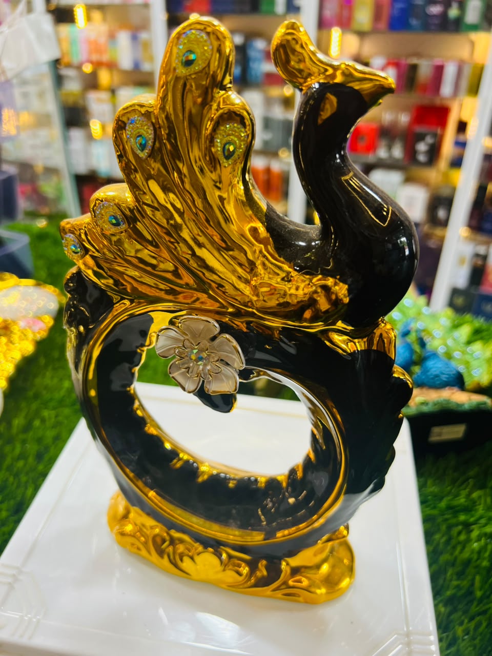 GOLDEN VASE MARBLE View 2