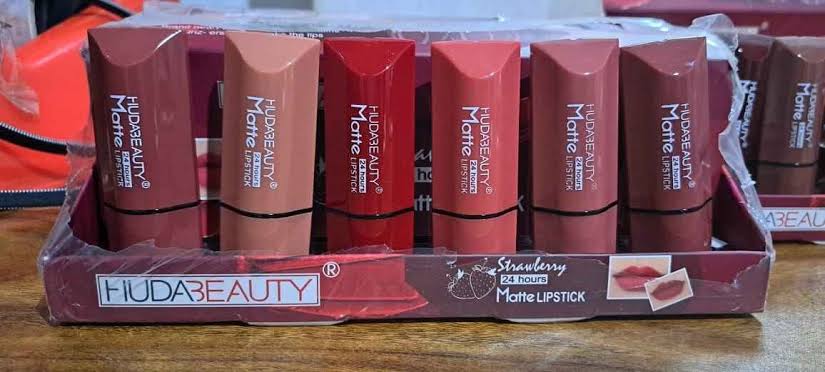 HUDA BEAUTY 24HOURH View 2