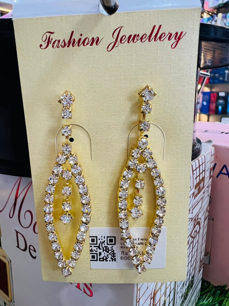 LONG CHAIN DROP EARRING View 2